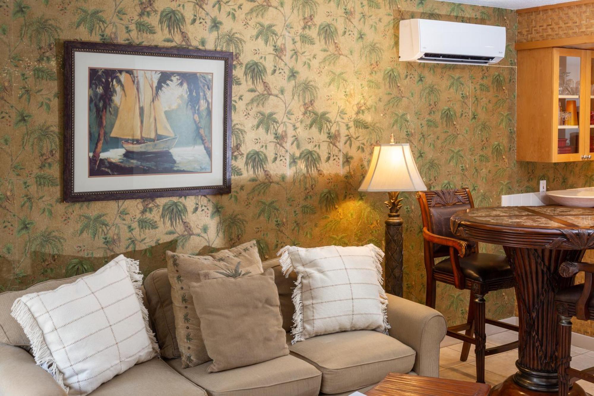 Lotus Suite, 1 Bedroom, Sleeps 4, Pool & Bbq, Pre-Renovation Summer Sale Kihei Exterior photo